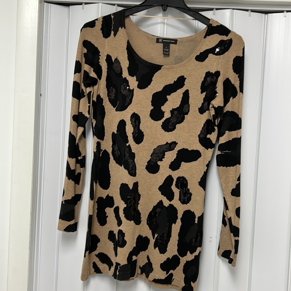 Woman’s Inc tunic length sweater. Brown with black partial sequin design